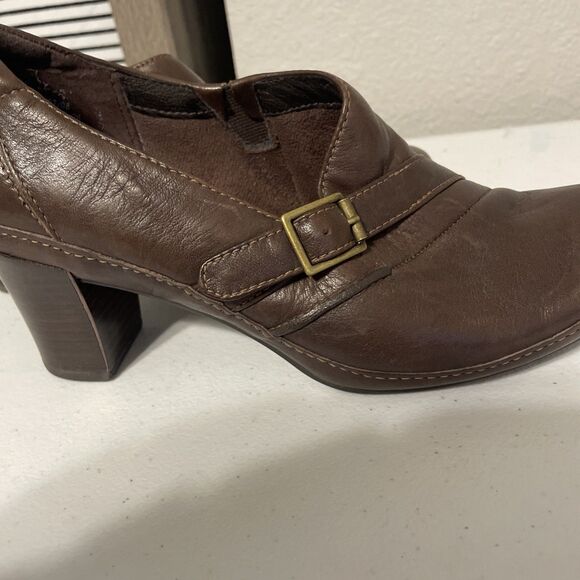 WOMENS CLARKS ARTISAN SLIP ON LEATHER BROWN SHOES SIZE 7 1/2 Heel 2.5” - Picture 9 of 11